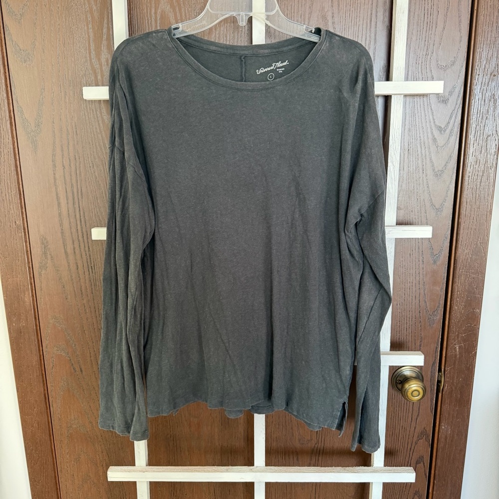 Universal Thread black gray long sleeve shirt size large